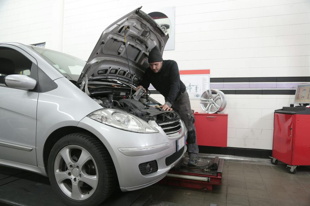 Car & Truck AC Repair in Overland, MO: 10 Signs - jamminjauto.com 1 Car & Truck AC Repair in Overland, MO: 10 Signs - jamminjauto.com