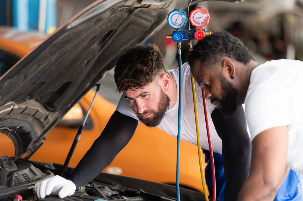 Auto AC Maintenance Tips: 7 Practical Ways to Keep Cool 4 Auto AC Maintenance Tips: 7 Practical Ways to Keep Cool