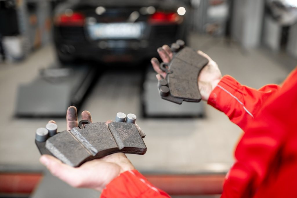 How to Know When Your Brake Pads Need Replacing 2 How to Know When Your Brake Pads Need Replacing